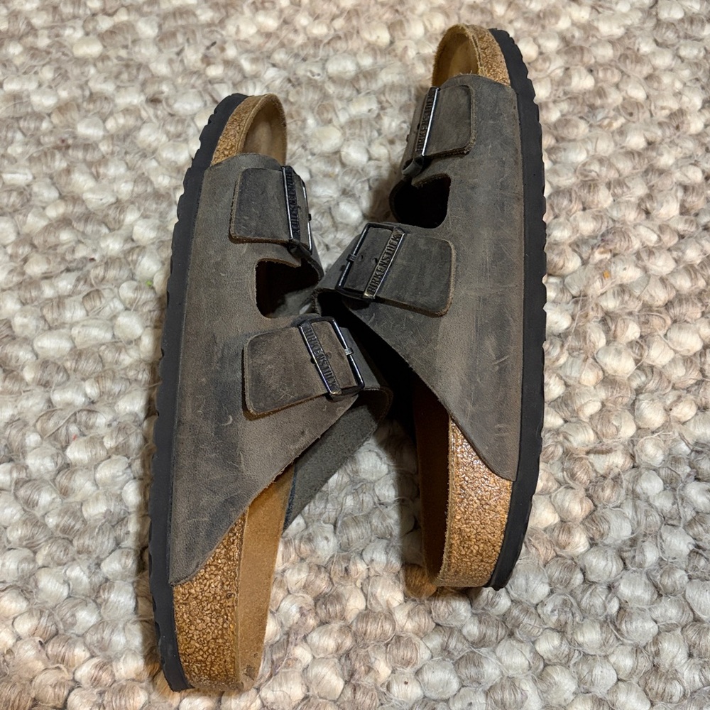 Birkenstock Dark Brown Double Buckle Arizona Sandals
Size-  Women’s 10/Men’s 8 - Picture 4 of 10